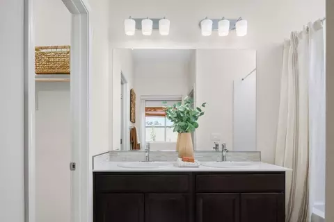 Entry Way - 503 E Carissa Way, Madera, CA 93638 photo 1 of 1