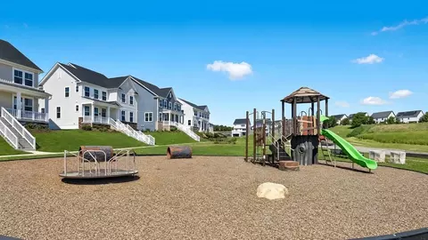 View/Area - 17055 Gathering St, Boyds, MD 20841 photo 3 of 4