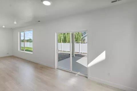 Living - 594 N 275 E, Providence, UT 84332 photo 2 of 4
