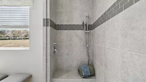 Bath - 804 SW 80th Way, Gainesville, FL 32608 photo 6 of 7