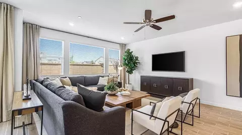 Living - 944 Traverse Dr S, Madera, CA 93636 photo 2 of 2
