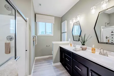 Bath - 3801 Circollo Dr, Covington, KY 41017 photo 1 of 4