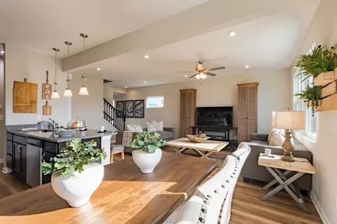 Dining - 3801 Circollo Dr, Covington, KY 41017 photo 2 of 4