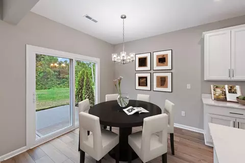 Dining - 3801 Circollo Dr, Covington, KY 41017 photo 3 of 4
