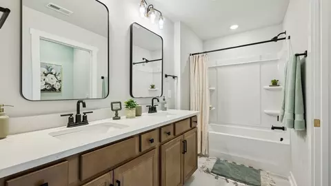 Bath - 6038 Eugene Dr, Smyrna, TN 37167 photo 6 of 13