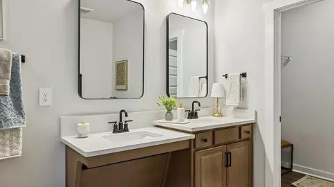 Bath - 6038 Eugene Dr, Smyrna, TN 37167 photo 4 of 13