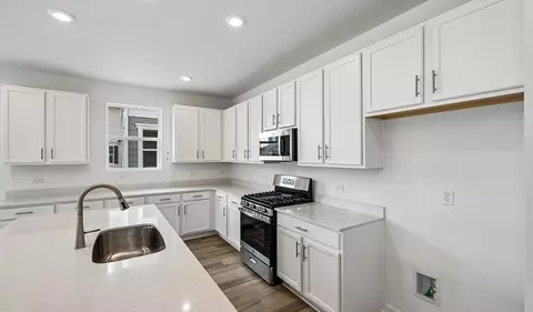 Kitchen - 45944 Faith Ave, Bennett, CO 80102 photo 4 of 4