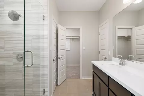 Bath - 1401 Sambar Lp, Laredo, TX 78045 photo 2 of 2