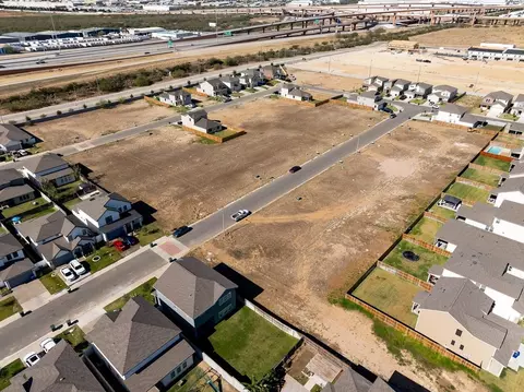 View/Area - 1401 Sambar Lp, Laredo, TX 78045 photo 11 of 15