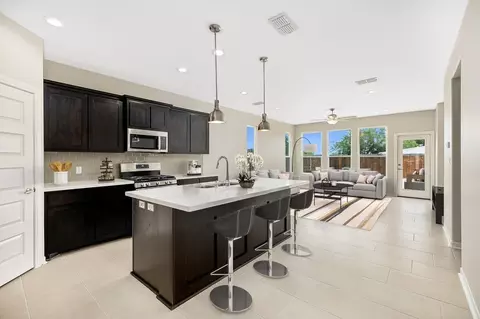 Kitchen - 1401 Sambar Lp, Laredo, TX 78045 photo 4 of 4