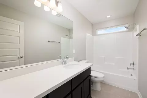 Bath - 1401 Sambar Lp, Laredo, TX 78045 photo 1 of 2