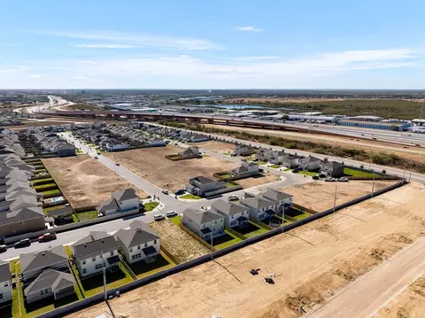 View/Area - 1401 Sambar Lp, Laredo, TX 78045 photo 13 of 15
