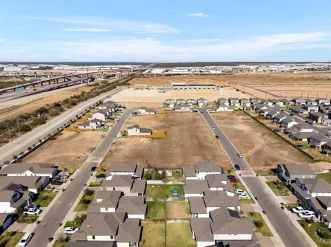 View/Area - 1401 Sambar Lp, Laredo, TX 78045 photo 10 of 15