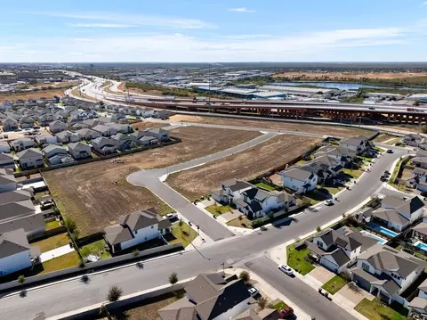 View/Area - 1401 Sambar Lp, Laredo, TX 78045 photo 7 of 15