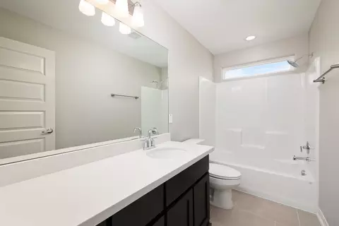 Bath - 1401 Sambar Lp, Laredo, TX 78045 photo 1 of 2