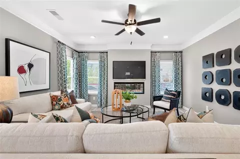 Living - 247 Shire Loop, Calhoun, GA 30701 photo 2 of 10