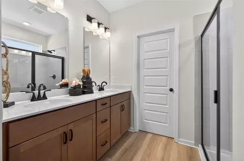 Bath - 247 Shire Loop, Calhoun, GA 30701 photo 2 of 4