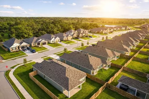 5022 Perennial Ln, La Marque, TX 77568