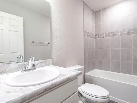 Bath - 5850 Piney Shrub Pl, Saint Cloud, FL 34771 photo 2 of 7