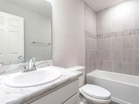 Bath - 5850 Piney Shrub Pl, Saint Cloud, FL 34771 photo 2 of 7