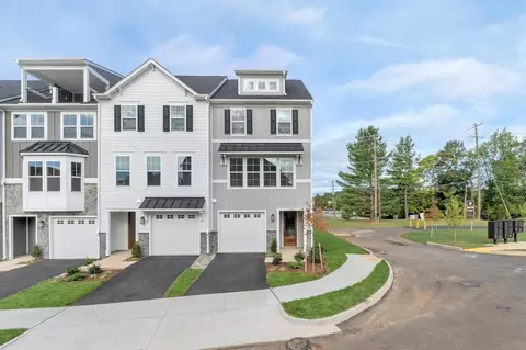 165 Gibraltar Dr, Waynesboro, VA 22980