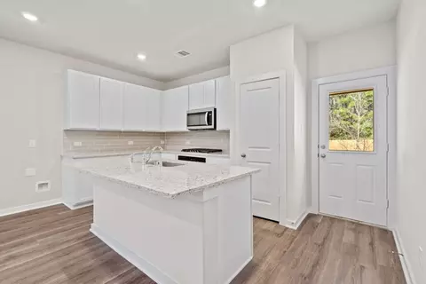 Kitchen - 12048 Moonlight Path Dr, Conroe, TX 77304 photo 3 of 9