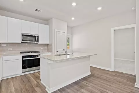 Kitchen - 12048 Moonlight Path Dr, Conroe, TX 77304 photo 2 of 9