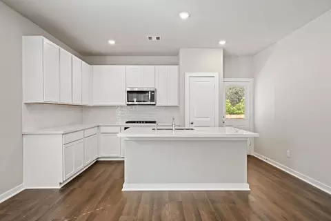 Kitchen - 12048 Moonlight Path Dr, Conroe, TX 77304 photo 5 of 9