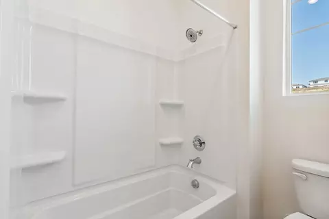 Bath - 8017 Bordoni Dr, Vallejo, CA 94591 photo 6 of 21
