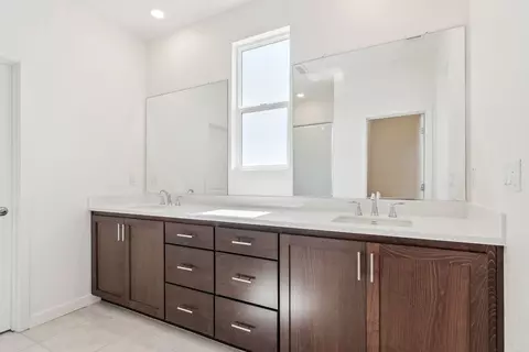Bath - 8017 Bordoni Dr, Vallejo, CA 94591 photo 2 of 21