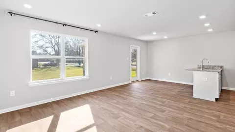 Living - 34 Kings Crossing Dr, Lucedale, MS 39452 photo 4 of 6