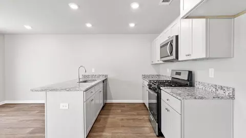 Kitchen - 34 Kings Crossing Dr, Lucedale, MS 39452 photo 4 of 7