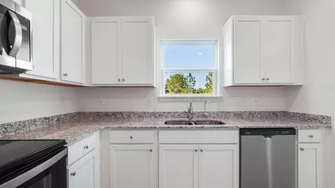 Kitchen - 20 Elderberry St, Freeport, FL 32439 photo 2 of 5