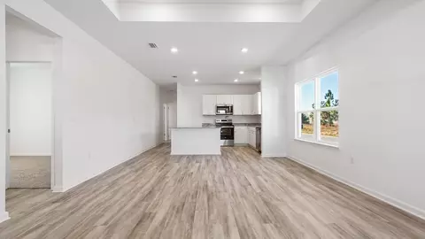 Living - 20 Elderberry St, Freeport, FL 32439 photo 1 of 2