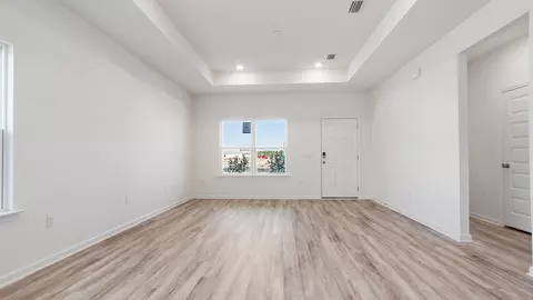 Living - 20 Elderberry St, Freeport, FL 32439 photo 2 of 2