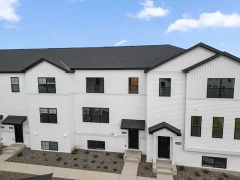 10350 Birchwood Cir, Chaska, MN 55318
