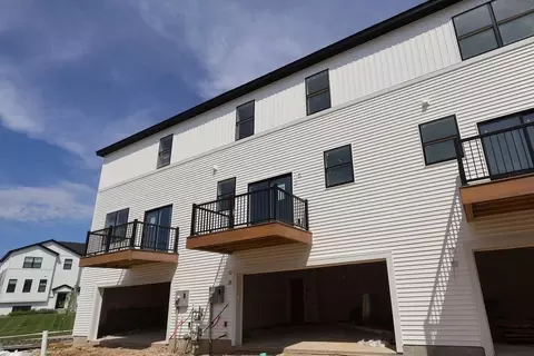 10350 Birchwood Cir, Chaska, MN 55318