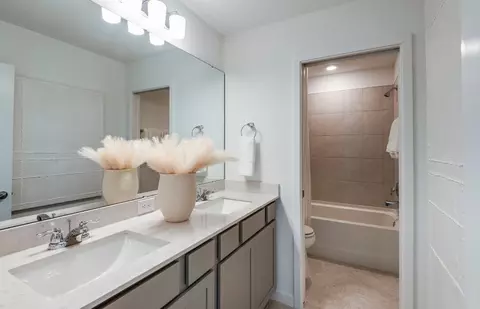 Bath - 3362 Yellow Leaf Cir, Spring Hill, FL 34609 photo 2 of 4