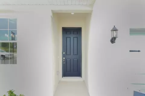 Entry Way - 235 Meredith Blvd, Winter Haven, FL 33881 photo 1 of 4