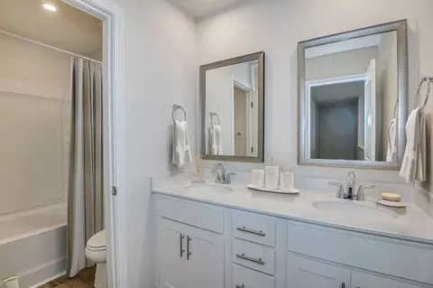 Bath - 812 Huxley Ln, Elgin, SC 29045 photo 2 of 3