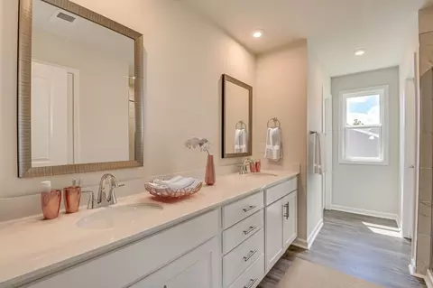 Bath - 812 Huxley Ln, Elgin, SC 29045 photo 1 of 3