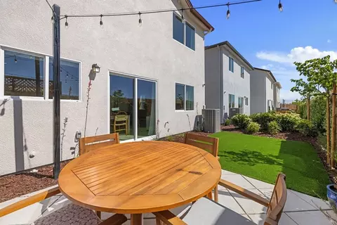 Exterior - 458 Lemongrass St, Turlock, CA 95380 photo 4 of 5
