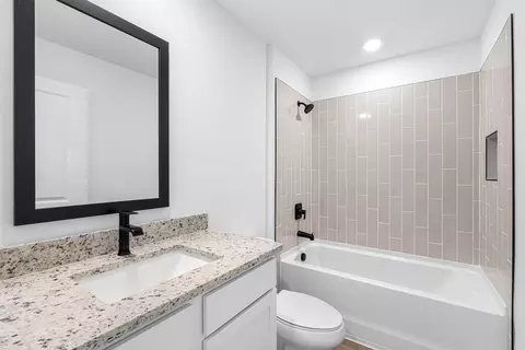 Bath - 2354 Ainsworth Ave, Spring Hill, FL 34609 photo 2 of 3