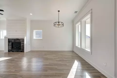 Living - 7201 E Oakland St, Broken Arrow, OK 74014 photo 4 of 4