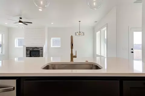 Kitchen - 7201 E Oakland St, Broken Arrow, OK 74014 photo 4 of 6