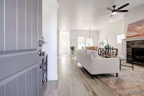 Entry Way - 7201 E Oakland St, Broken Arrow, OK 74014 photo 2 of 7