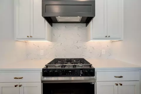 Kitchen - 7201 E Oakland St, Broken Arrow, OK 74014 photo 2 of 6