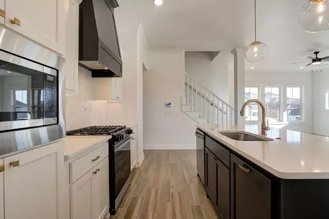 Kitchen - 7201 E Oakland St, Broken Arrow, OK 74014 photo 3 of 6