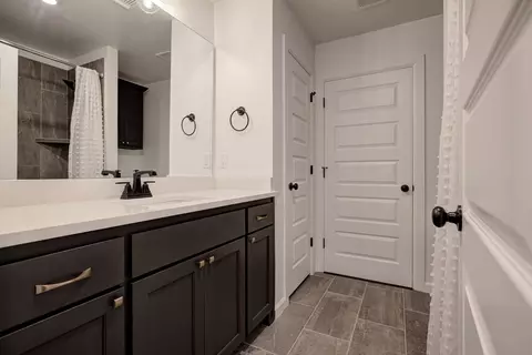 Bath - 7201 E Oakland St, Broken Arrow, OK 74014 photo 7 of 7