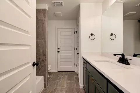 Bath - 7201 E Oakland St, Broken Arrow, OK 74014 photo 5 of 7